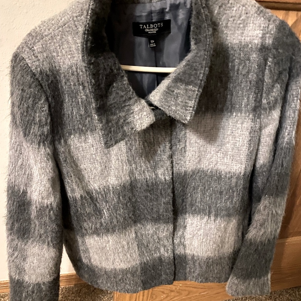 Gray fur-coat, petite!